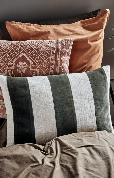 Coussin lin et velours à rayures vert olive noir