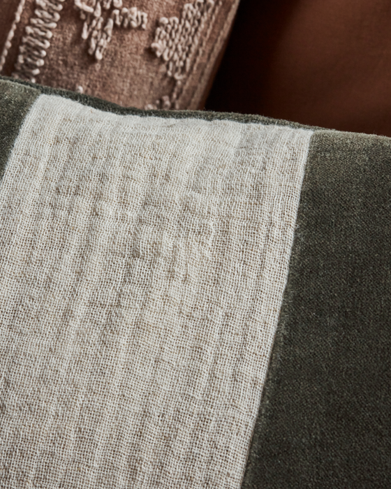 Coussin lin et velours à rayures vert olive noir