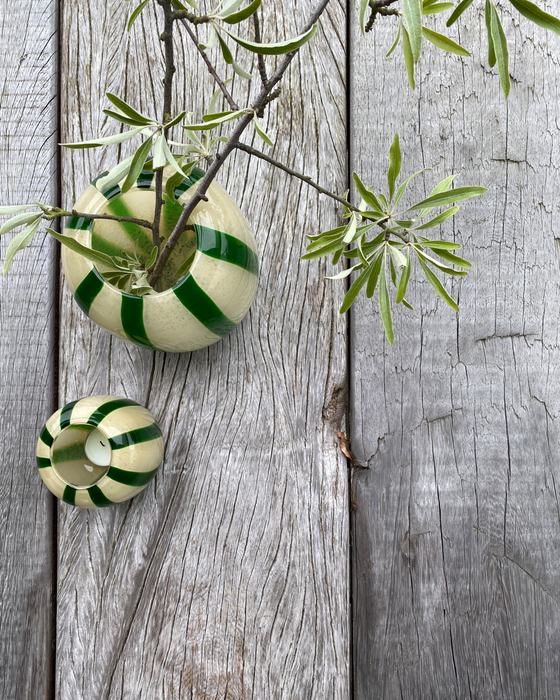 Vase en verre à rayures vertes