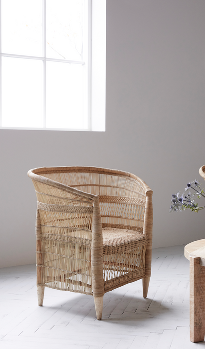 Chaise en rotin avec accoudoir