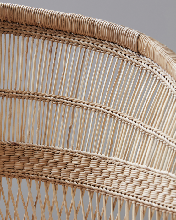 Chaise en rotin avec accoudoir