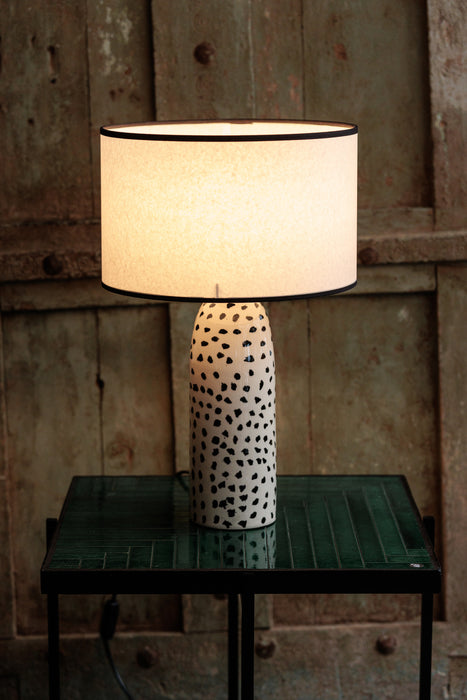 Lampe artisanale à pois noirs