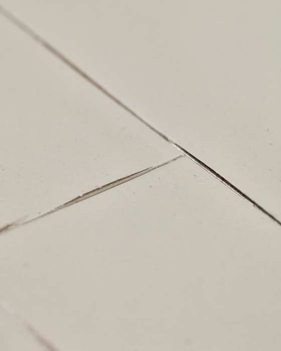 Table basse en bois laqué vert de gris