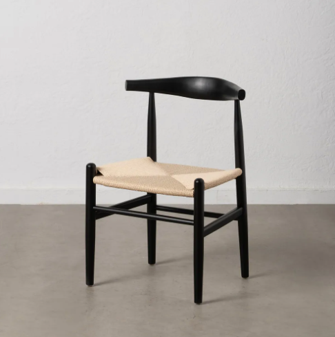 Chaise en bois noir et fibres tressés