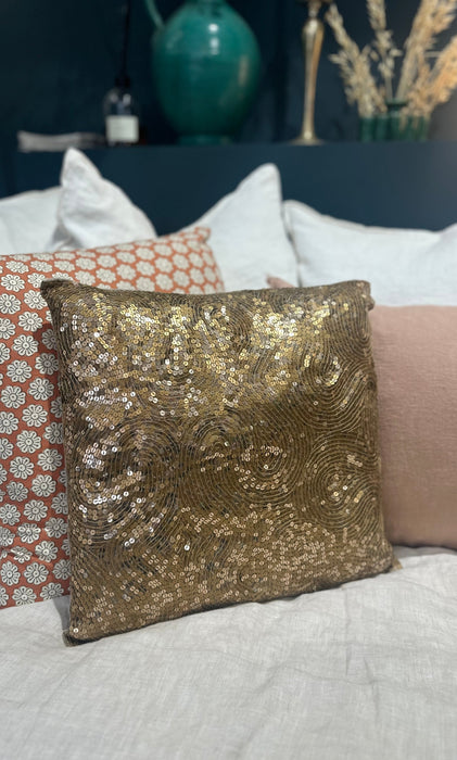 Coussin en lin brodé de sequins