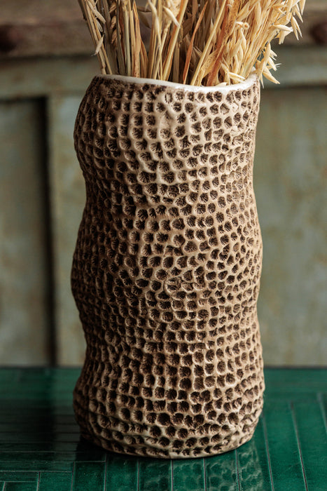 Vase organique en grès beige