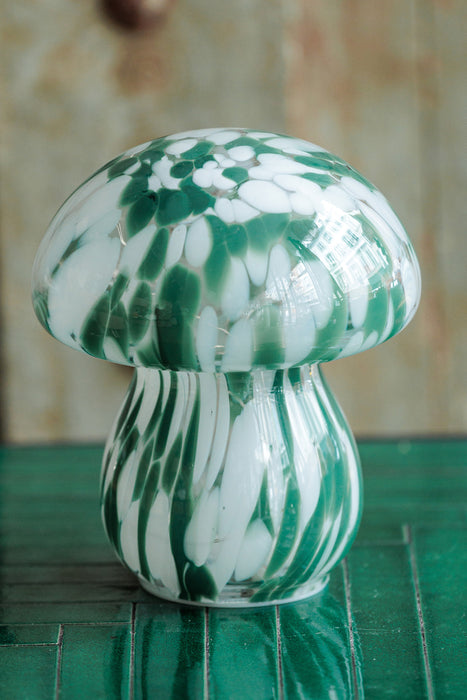 Lampe champignon tacheté verte à piles