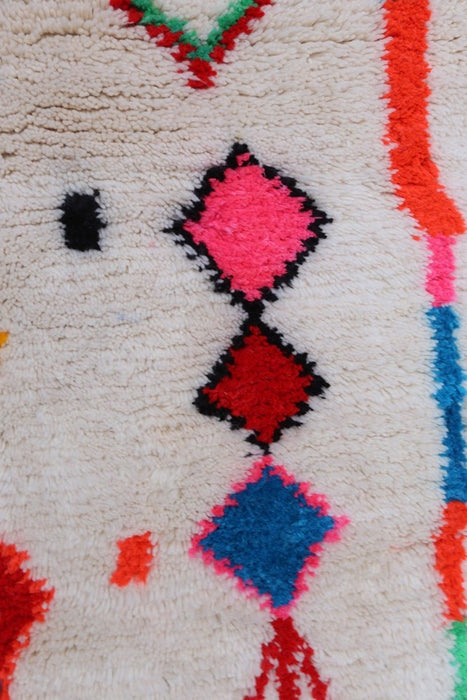 Tapis Azilal #6 écru en laine à motifs colorés - 174x127 cm