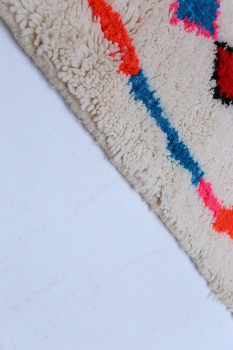 Tapis Azilal #6 écru en laine à motifs colorés - 174x127 cm