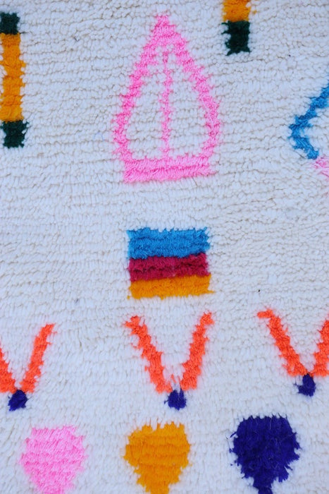 Tapis Azilal #9 écru en laine à motifs colorés - 257x154 cm