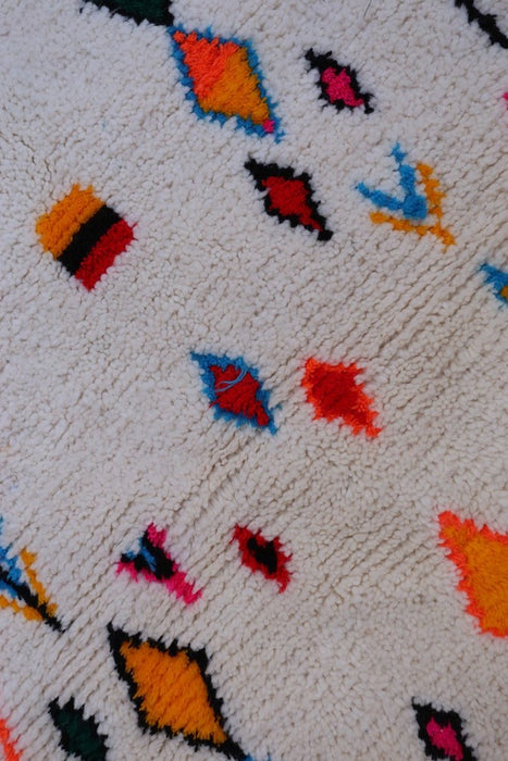 Tapis Azilal #1 écru en laine à motifs colorés - 153x110 cm