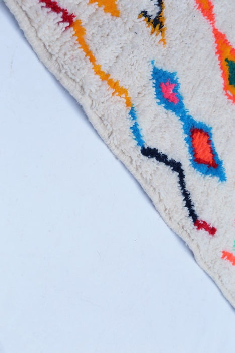 Tapis Azilal #2 écru en laine à motifs colorés - 159x101 cm