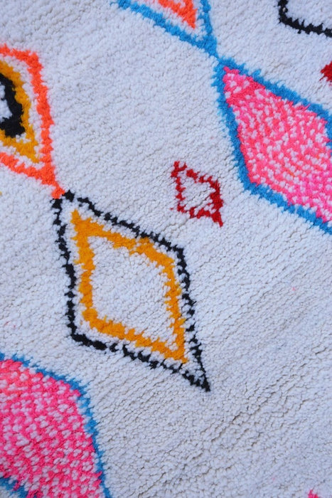 Tapis Azilal #3 écru en laine à motifs colorés - 160x107 cm